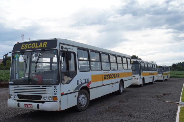Veículos responsáveis pelo transporte escolar do município passam por vistoria