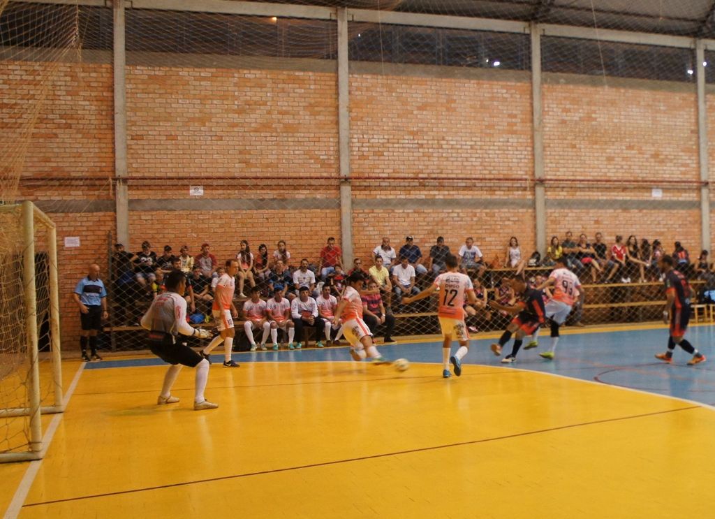 Com boa participação da comunidade campeonato municipal de Futsal de Tio Hugo é iniciado