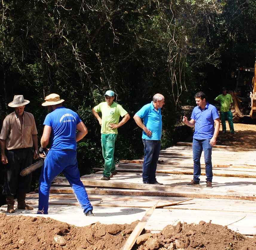 Prefeito Gilso Paz visita obras de recuperação de estradas