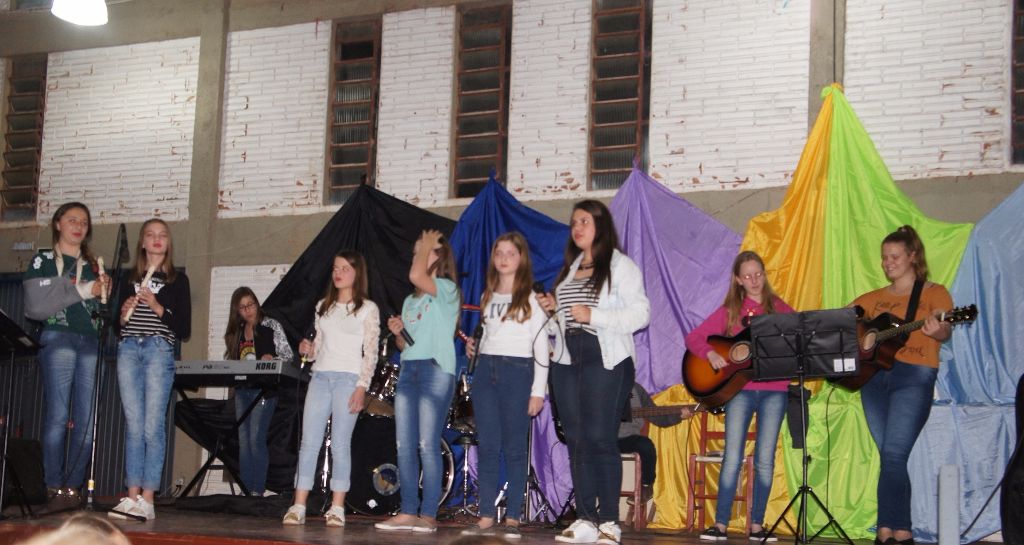 Orquestra Municipal formada por jovens do município realiza sua primeira apresentação