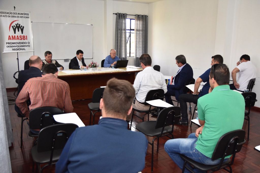 Gilso Paz participa de reunião ordinária da AMASBI em Campos Borges