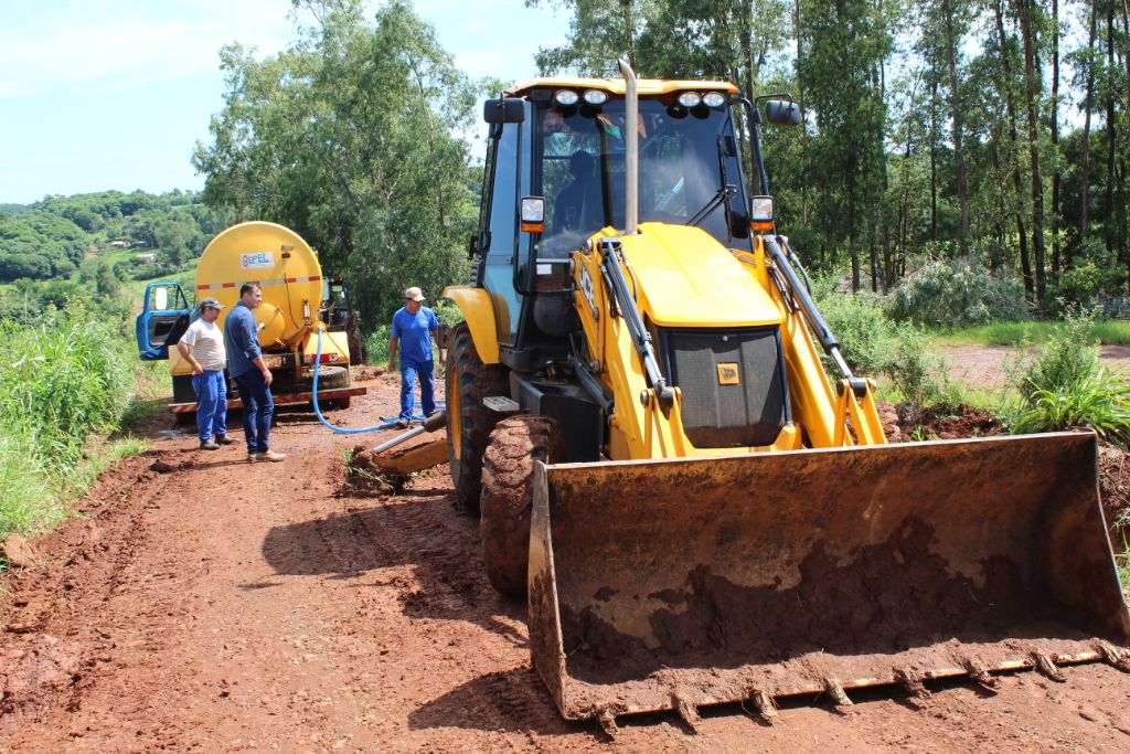 Gilso Paz acompanha trabalhos de manutenção e recuperação de estradas vicinais