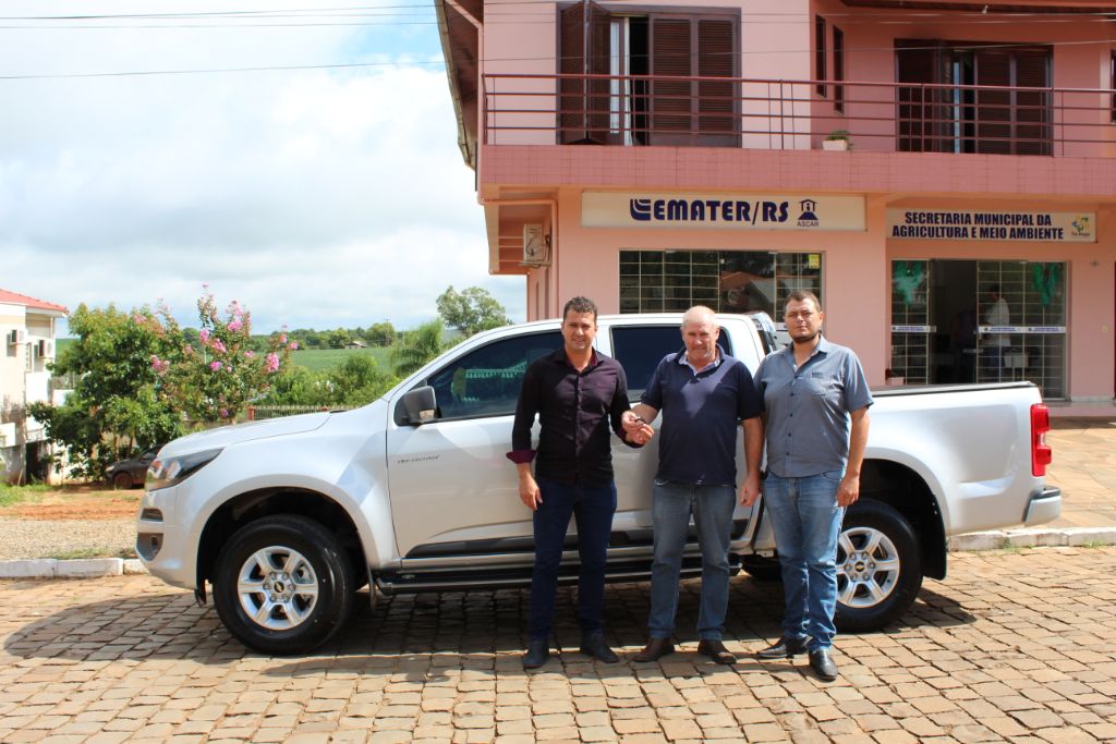 Administração Municipal de Tio Hugo recebe novo veículo