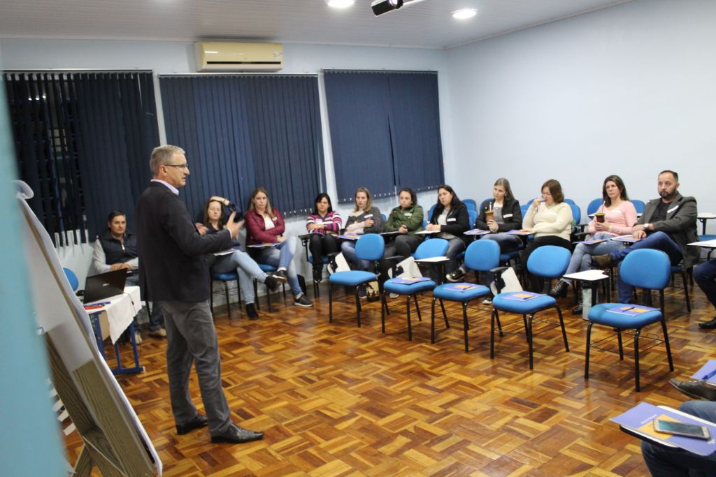 Administração Municipal e Sebrae promovem workshop sobre abordagens de vendas