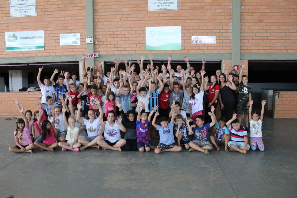 Mais de cem crianças participam da Colônia de Férias da Assistência Social e do Cras Mãos Amigas