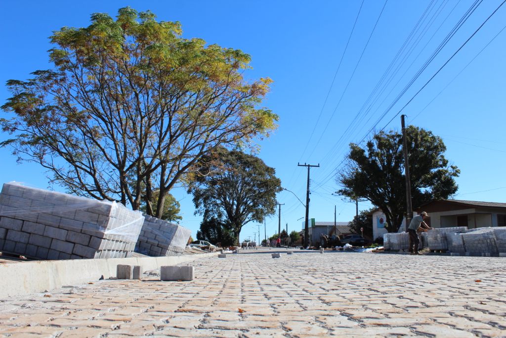 Infraestrutura: Confira o panorama das obras de calçamento na área urbana de Tio Hugo: