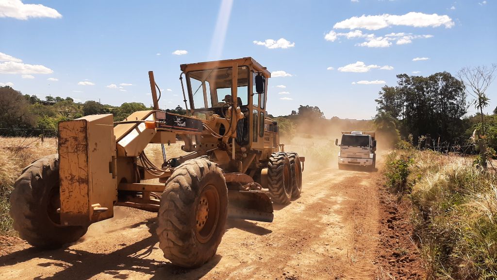 Em período de colheita e plantio a secretaria de Obras de Tio Hugo intensifica a manutenção de estradas e acesso à propriedades