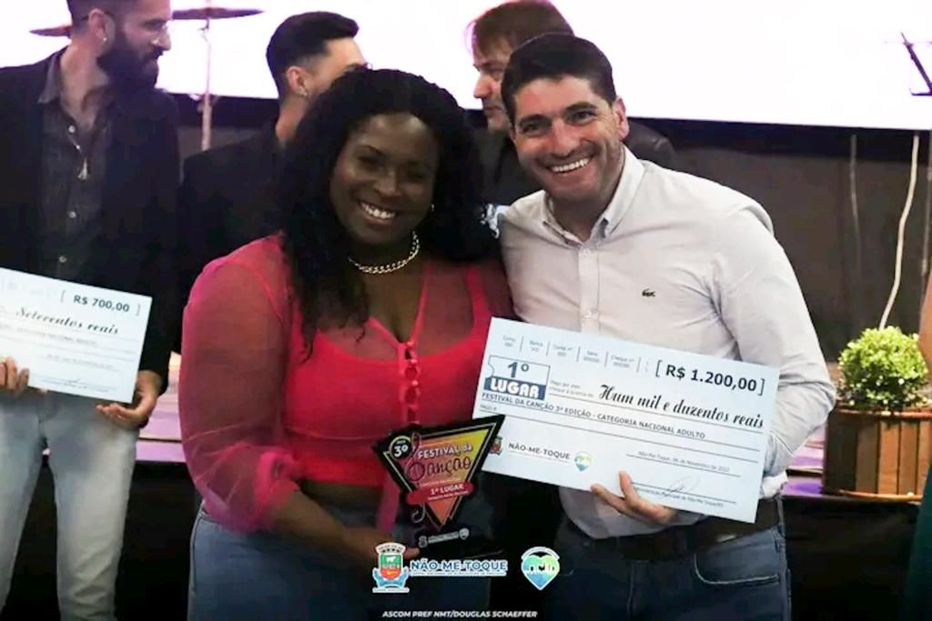 Professora de música  de Tio Hugo Camila Sprandel conquista o 1º Lugar em Festival promovido na cidade de Não Me Toque