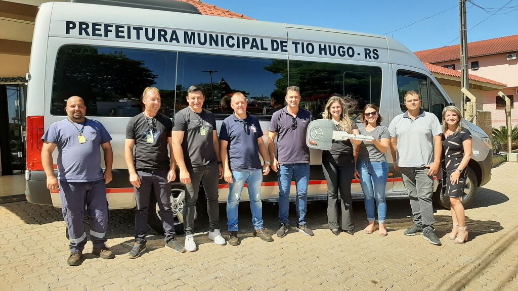Administração Municipal de Tio Hugo adquire nova van para transporte de pacientes da saúde