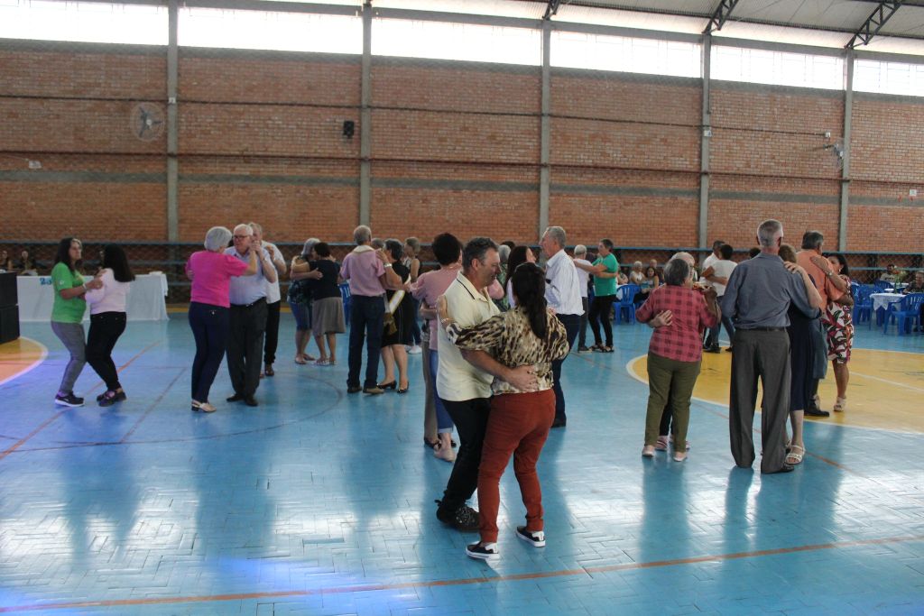 Baile de Terceira Idade celebra o aniversário do Município