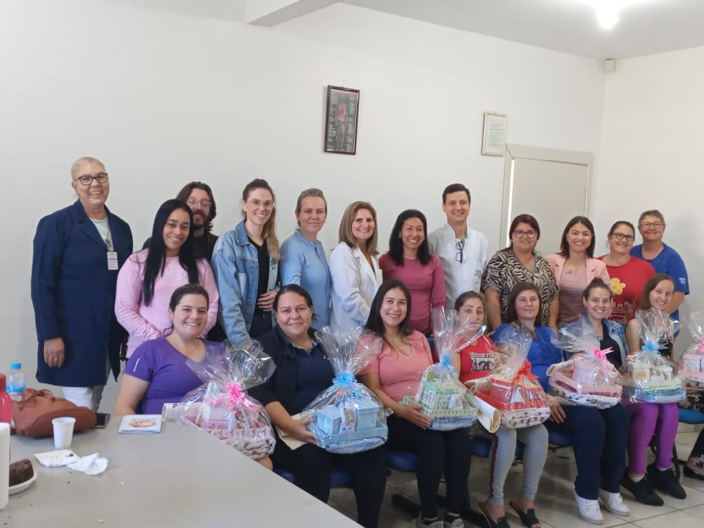 Integrantes do Grupo de Gestantes recebem Kit Maternidade