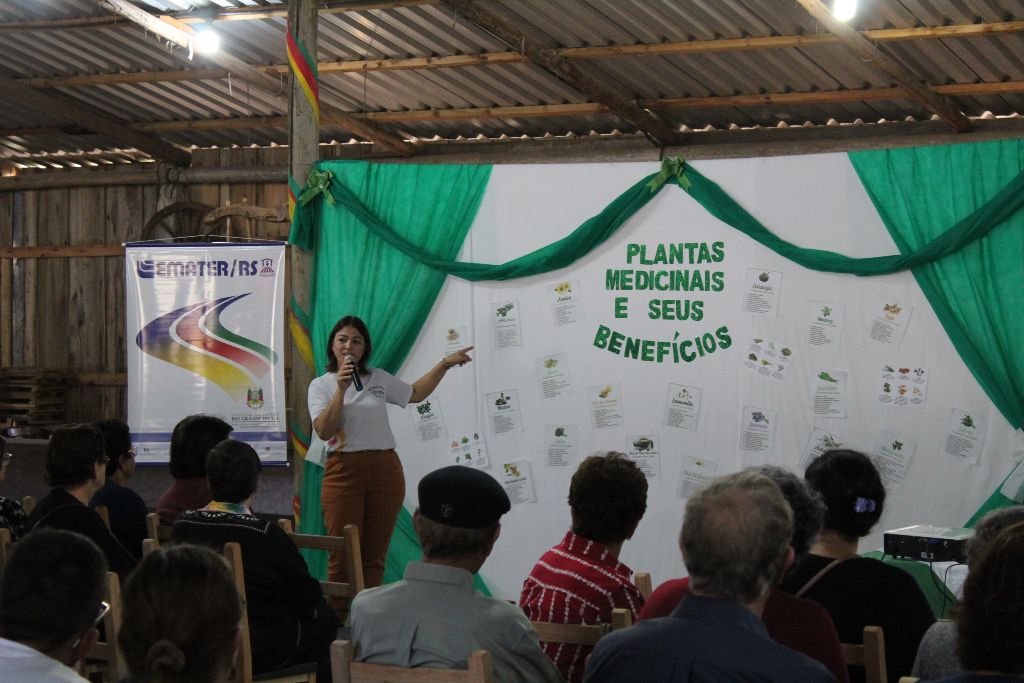 Plantas Medicinais e os seus benefícios foi tema de atividade promovida pela secretaria municipal de Saúde e Emater