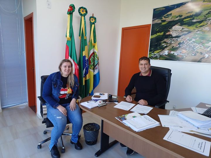 Prefeito Gilso Paz recebe a visita de Jéssica Müller nova presidente da Câmara Municipal de Vereadores de Tio Hugo