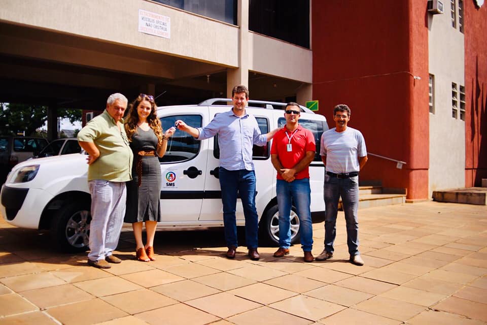 SAÚDE | Prefeito Douglas Fontana entrega mais um veículo para a Secretaria de Saúde.