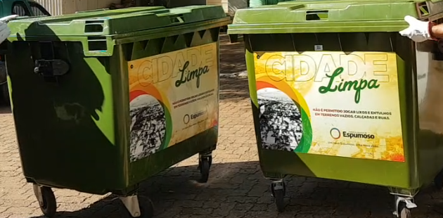 OBRAS I Mais ruas recebem contêineres de lixo em Espumoso