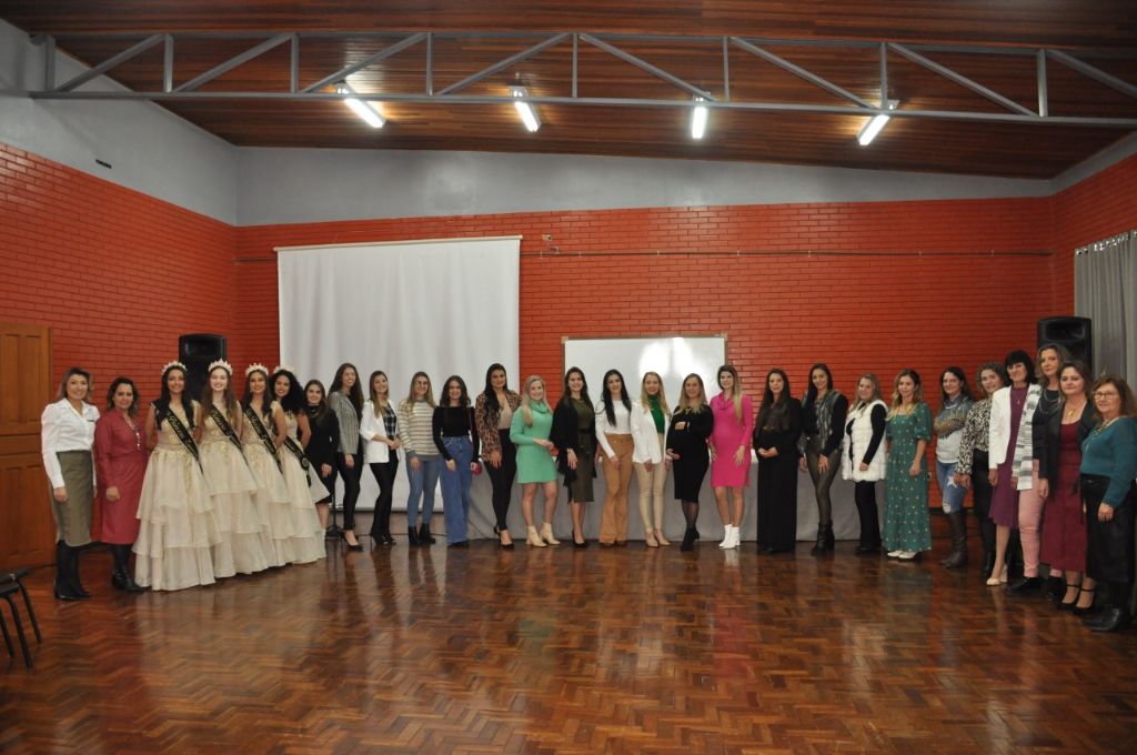 4ª Semana Cultural reuniu soberanas em Espumoso