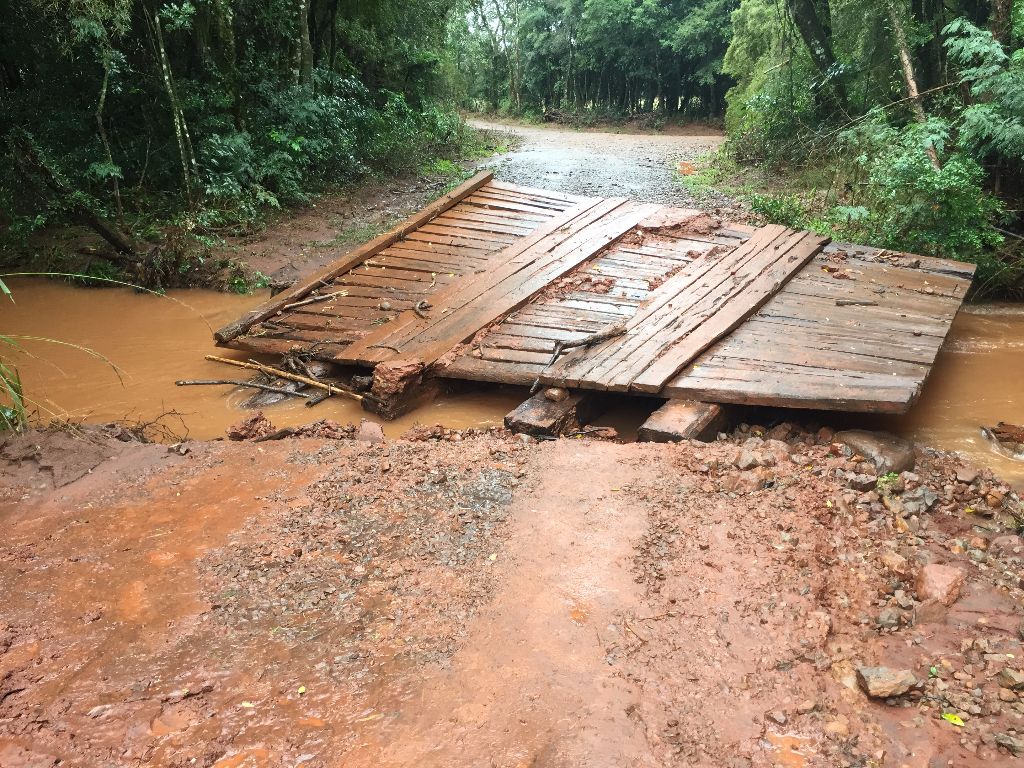  Fortes chuvas geram transtornos à comunidade Victorense
