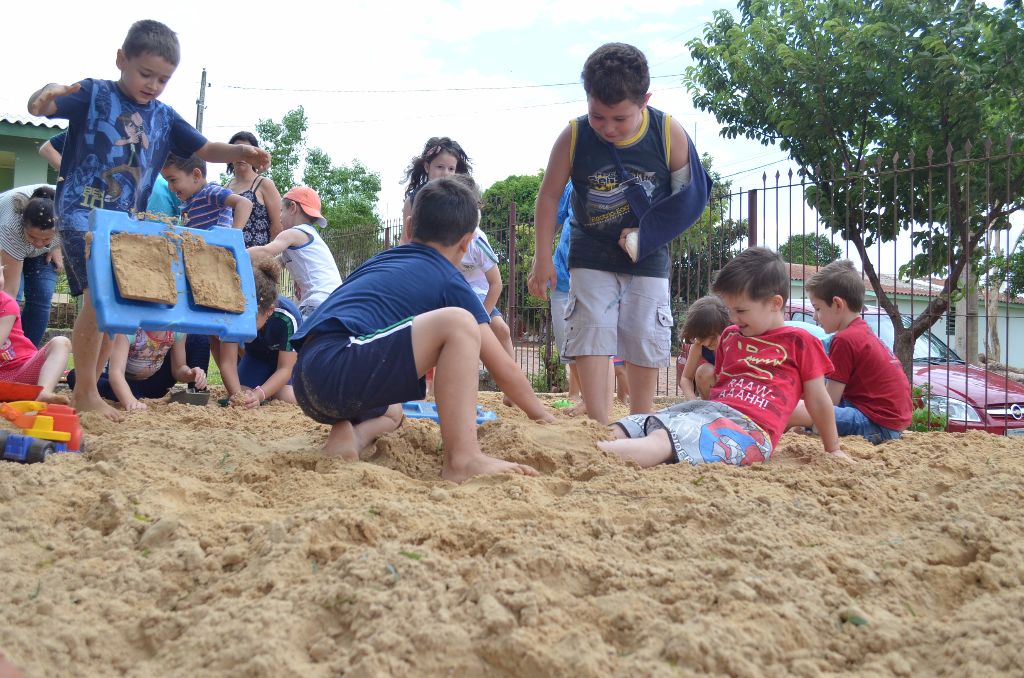 EMEI Felippe Alflen disponibiliza caixa de areia para estudantes