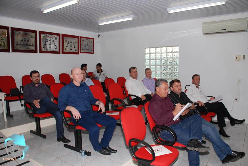 Prefeito Alflen presente em reunião da Amasbi em Alto Alegre