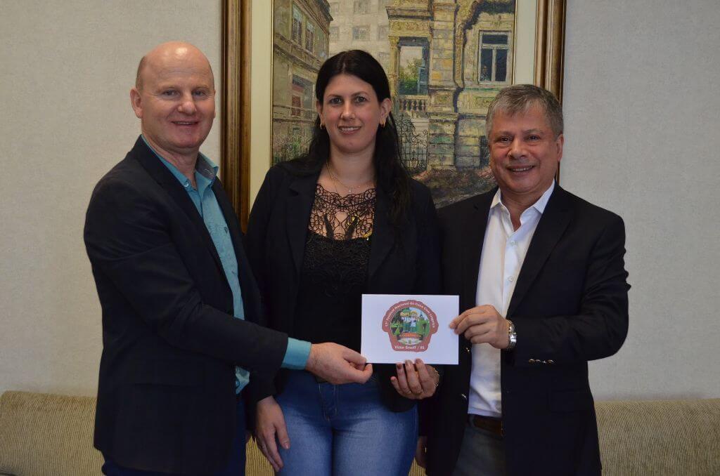 Prefeito Alflen realiza entrega de convites para o 17º Festival Nacional da Cuca com Linguiça