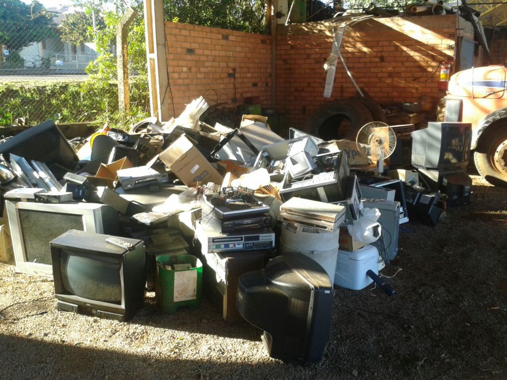 Victor Graeff realiza   campanha de coleta do lixo eletrônico