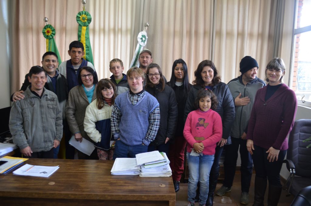 Estudantes da APAE Novo Horizonte visitaram repartições públicas