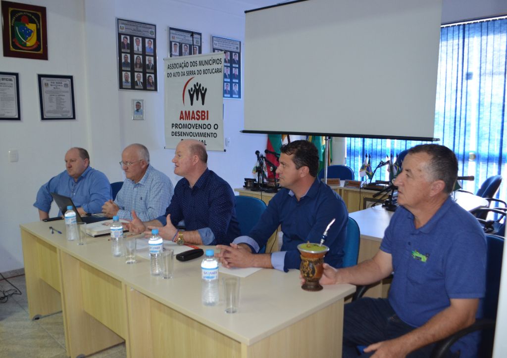 Prefeito Cláudio participa de reunião da AMASBI em Tio Hugo