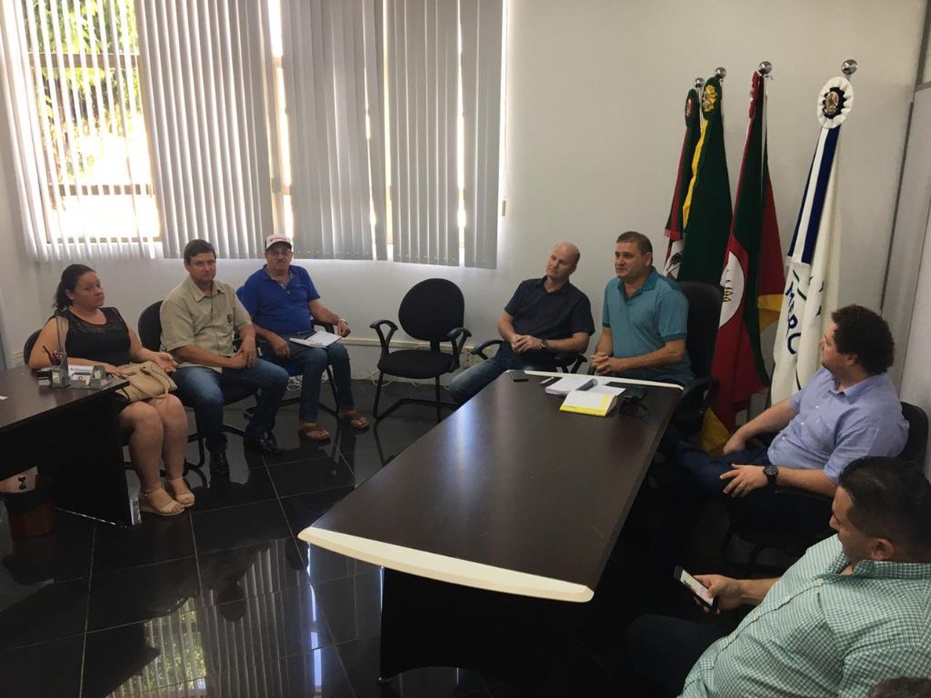 Prefeito Cláudio Alflen participa de organização de evento municipalista