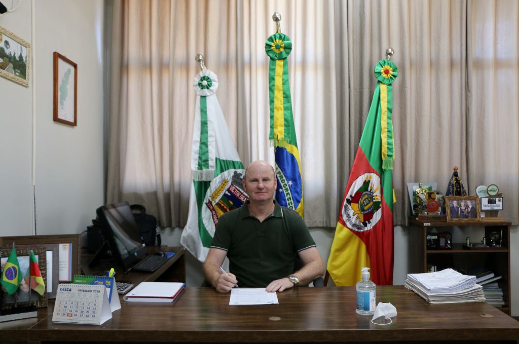 Prefeito Cláudio Alflen reassume o Executivo Municipal