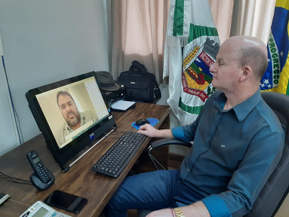 Prefeito Cláudio Alflen participa de videoconferência com senadores gaúchos