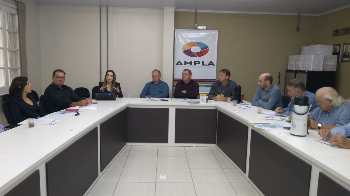 Prefeito Odir participa de reunião na AMPLA