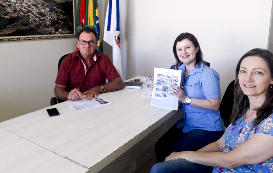 Relatório de atividades de 2019 da Emater/RS-Ascar foi entregue ao prefeito de Ernestina