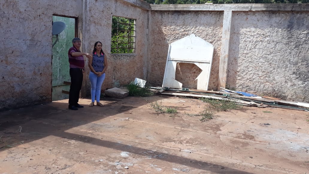 Reconstrução do ginásio da Escola Sachser pauta visita do prefeito em exercício Arno da Silva