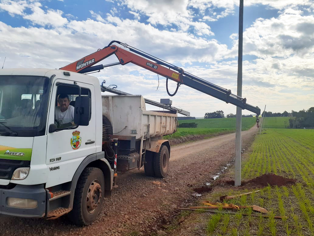 Prefeitura renova rede elétrica e melhora fornecimento de água a agricultores