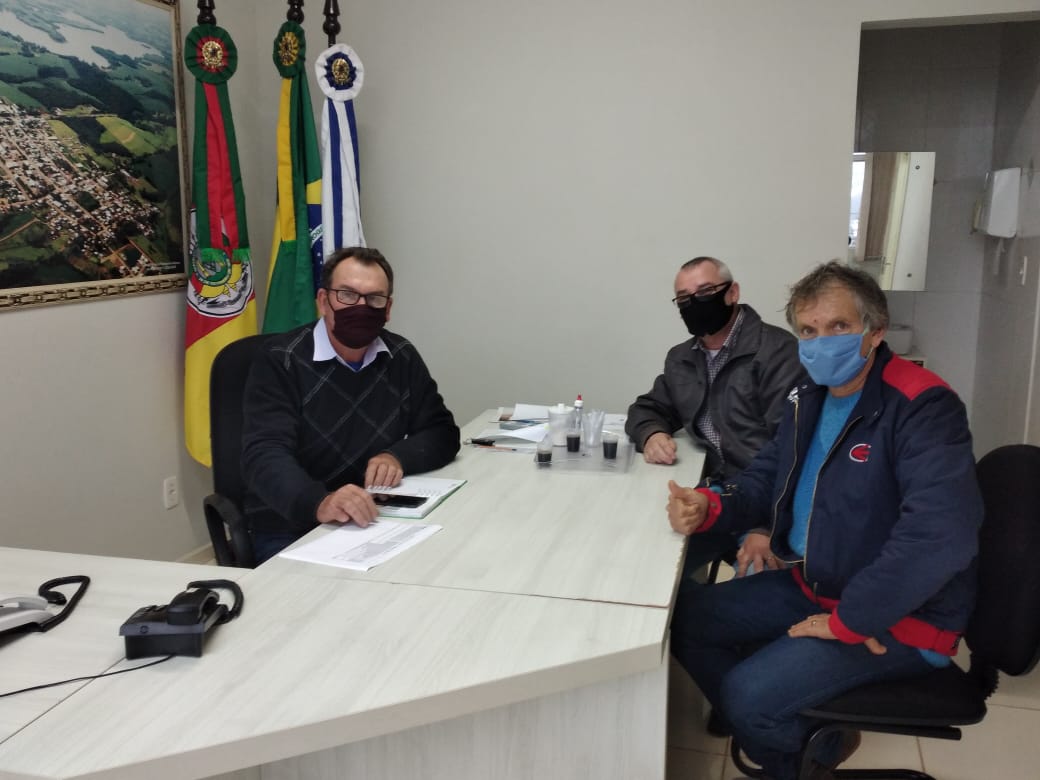 Prefeito Nico recebe vereadores Leonir Vargas e Antônio Carlos Ferreira