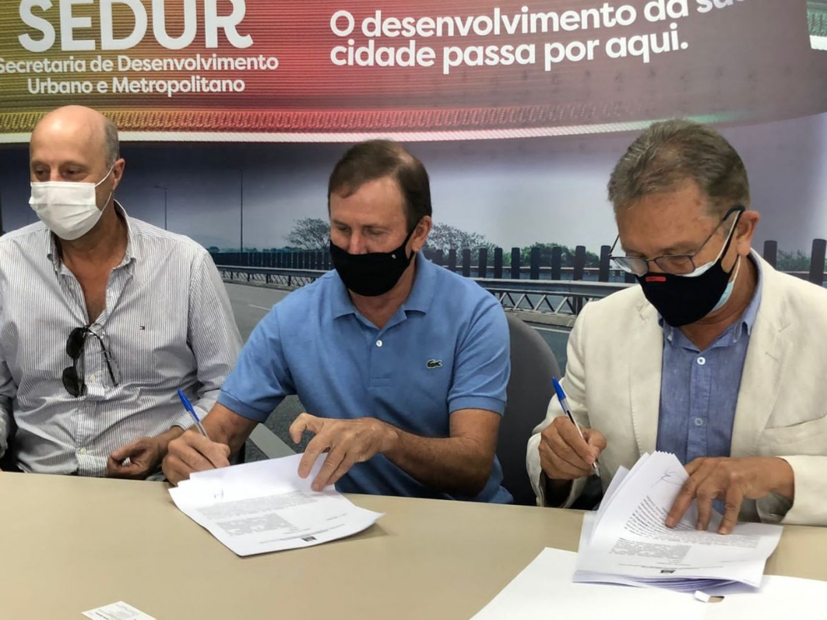 Prefeito Renato Becker assina convênio para pavimentação da Estrada que liga o município de Ernestina até a ponte de divisa com o município de Nicolau Vergueiro