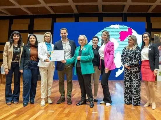 UBS Ernestina recebe certificado “Selo Ouro UBS Amiga Dos Idosos” e anúncio de contemplação para reforma e ampliação da Unidade Básica de Saúde