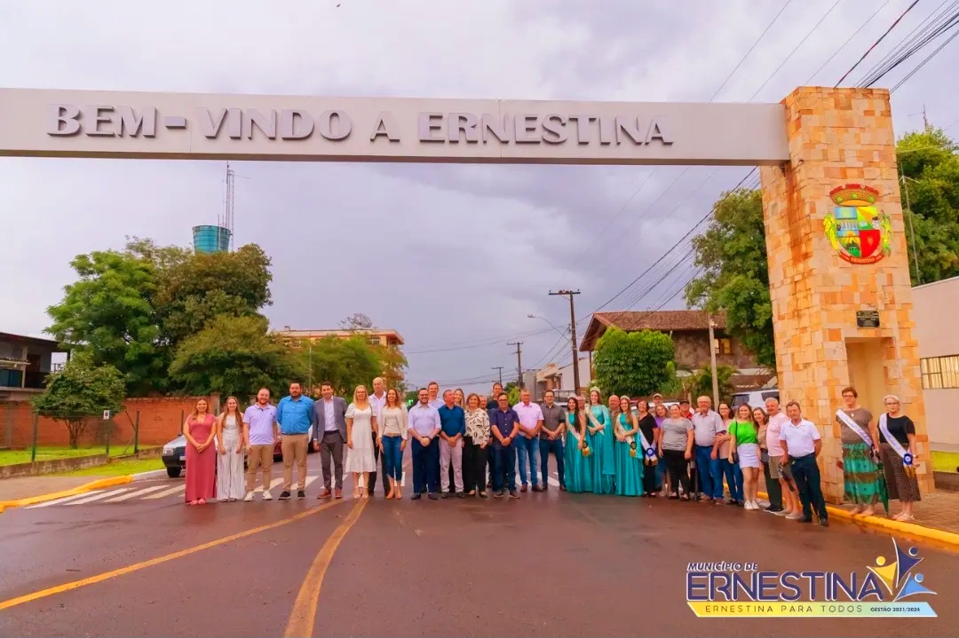 Prefeitura de Ernestina Inaugura Pórtico de Entrada e Pavimentação Asfáltica e Ciclovia da rua Elemar Eggers