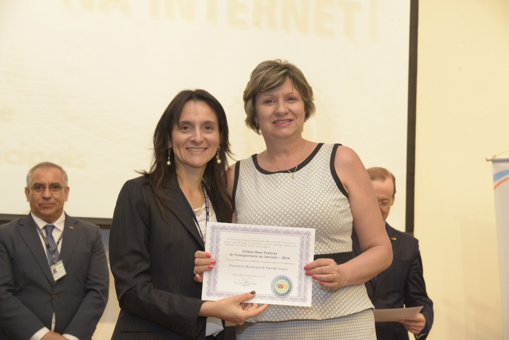 Executivo e Legislativo de Não-Me-Toque receberam no TCE/RS o Prêmio Boas Práticas de Transparência