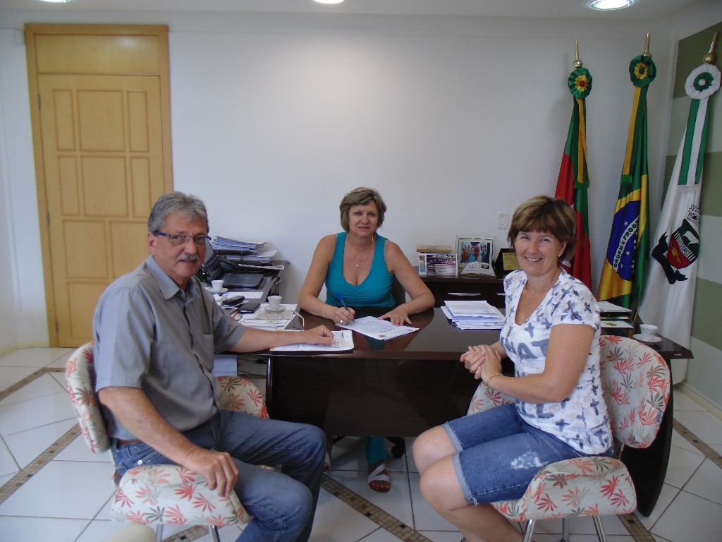 Prefeita Assina Ordem de Serviço para Subestação de Energia na EMEF Santo Antônio