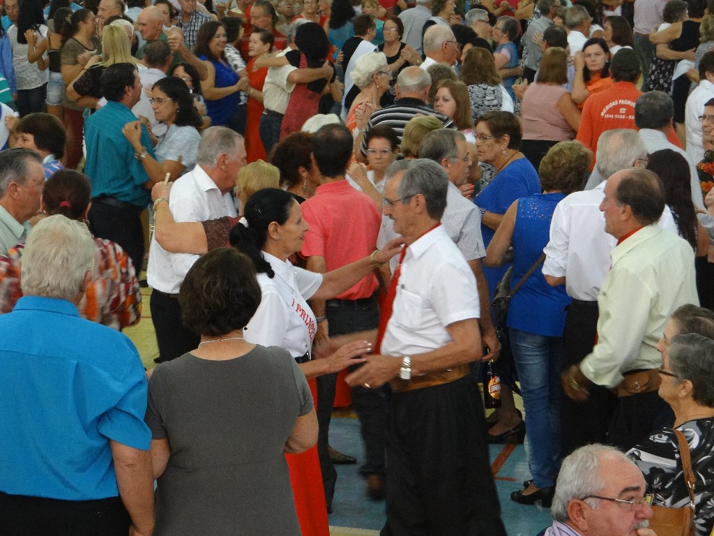 Baile da Terceira Idade reúne 1300 pessoas