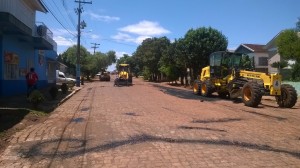 Nivelamento da Rua Pastor Teophi Dietsche com asfalto
