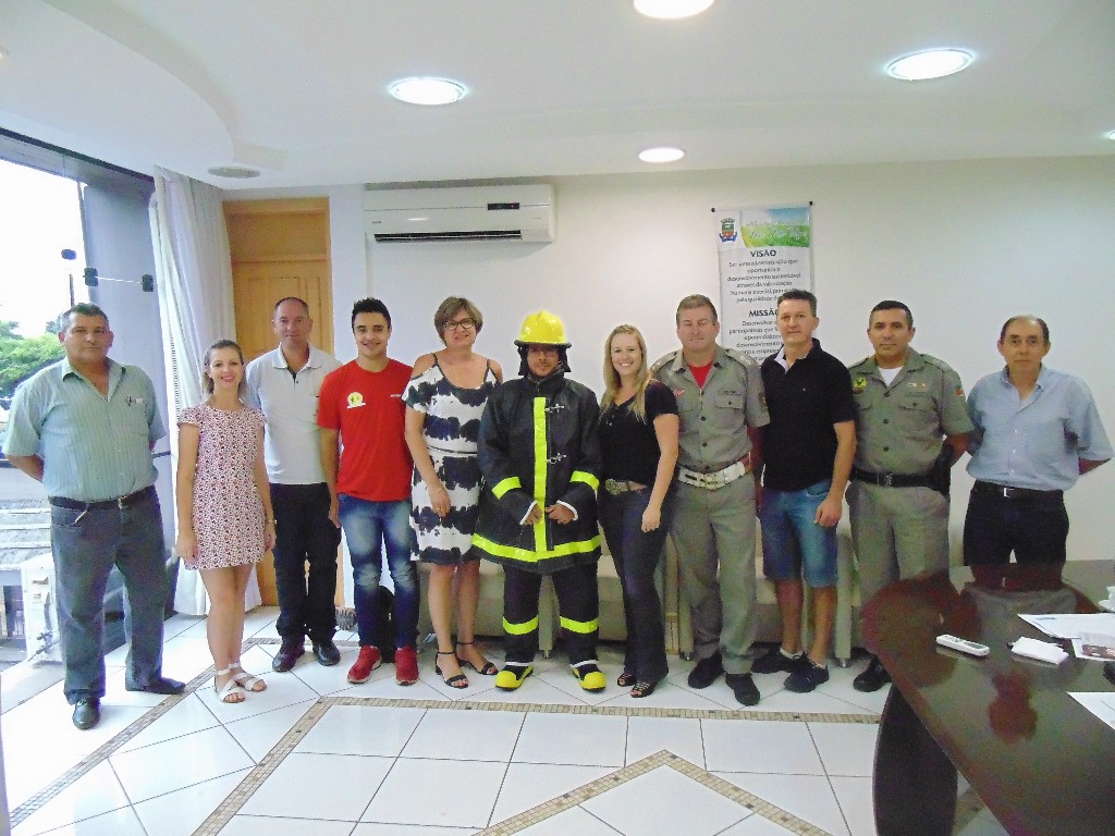 Administração adquire EPI’S para Associação de Bombeiros Voluntários