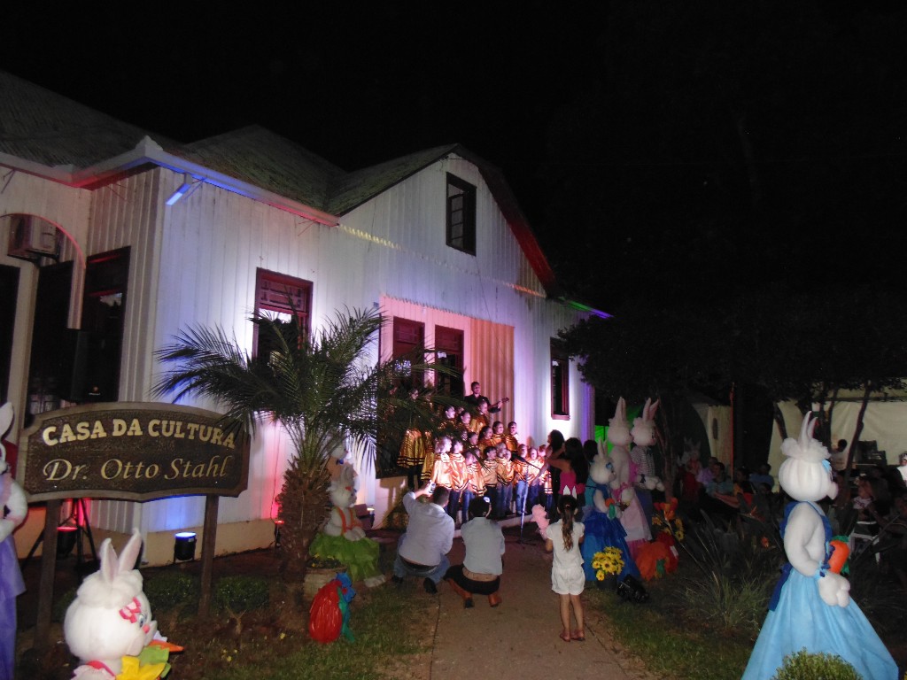 Corais Municipais encantam público na Abertura da 8º Páscoa no Jardim da Casa Cultura Dr. Otto Stahl