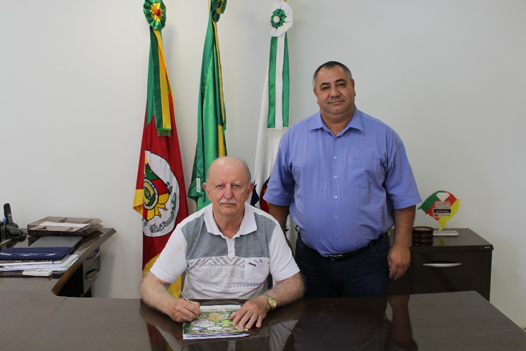 Armando Carlos Roos e Pedro Paulo Falcão da Rosa assumem o Executivo