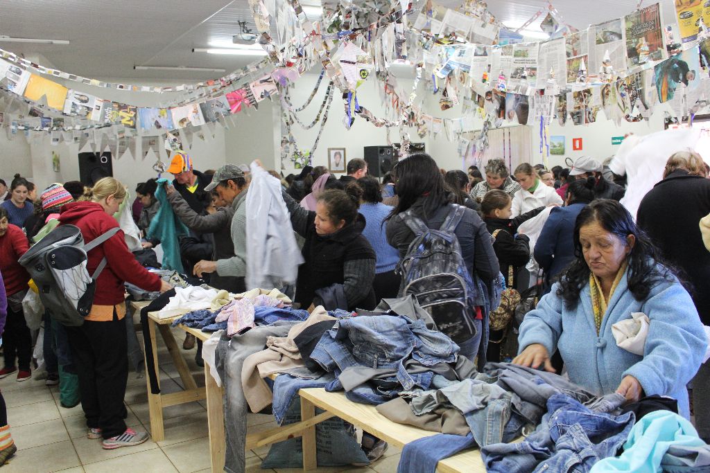 4.500 peças de roupas distribuídas em Campanha