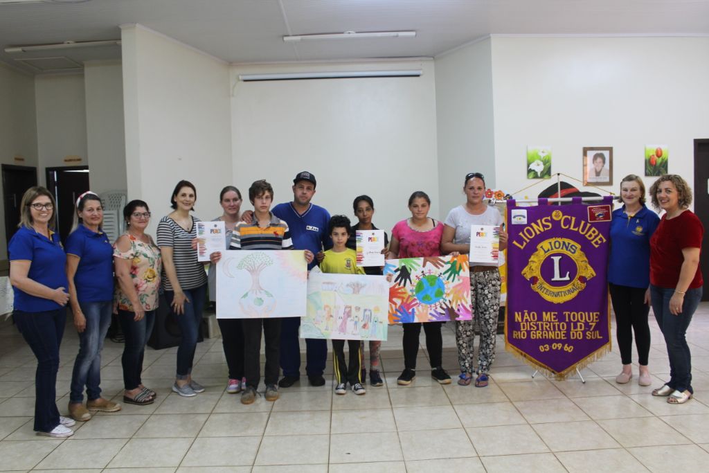 Lions Clube de Não-Me-Toque entrega premiação do concurso “Cartaz da Paz”