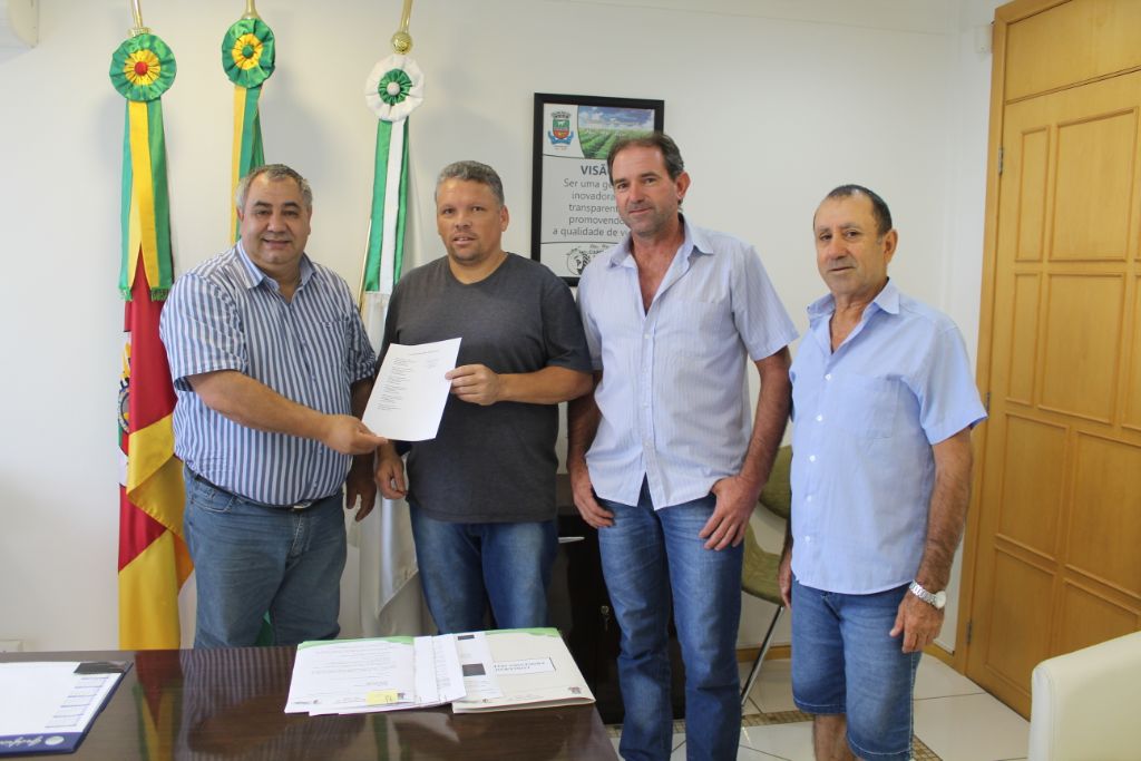 Prefeito Municipal atende moradores do Bairro Solano