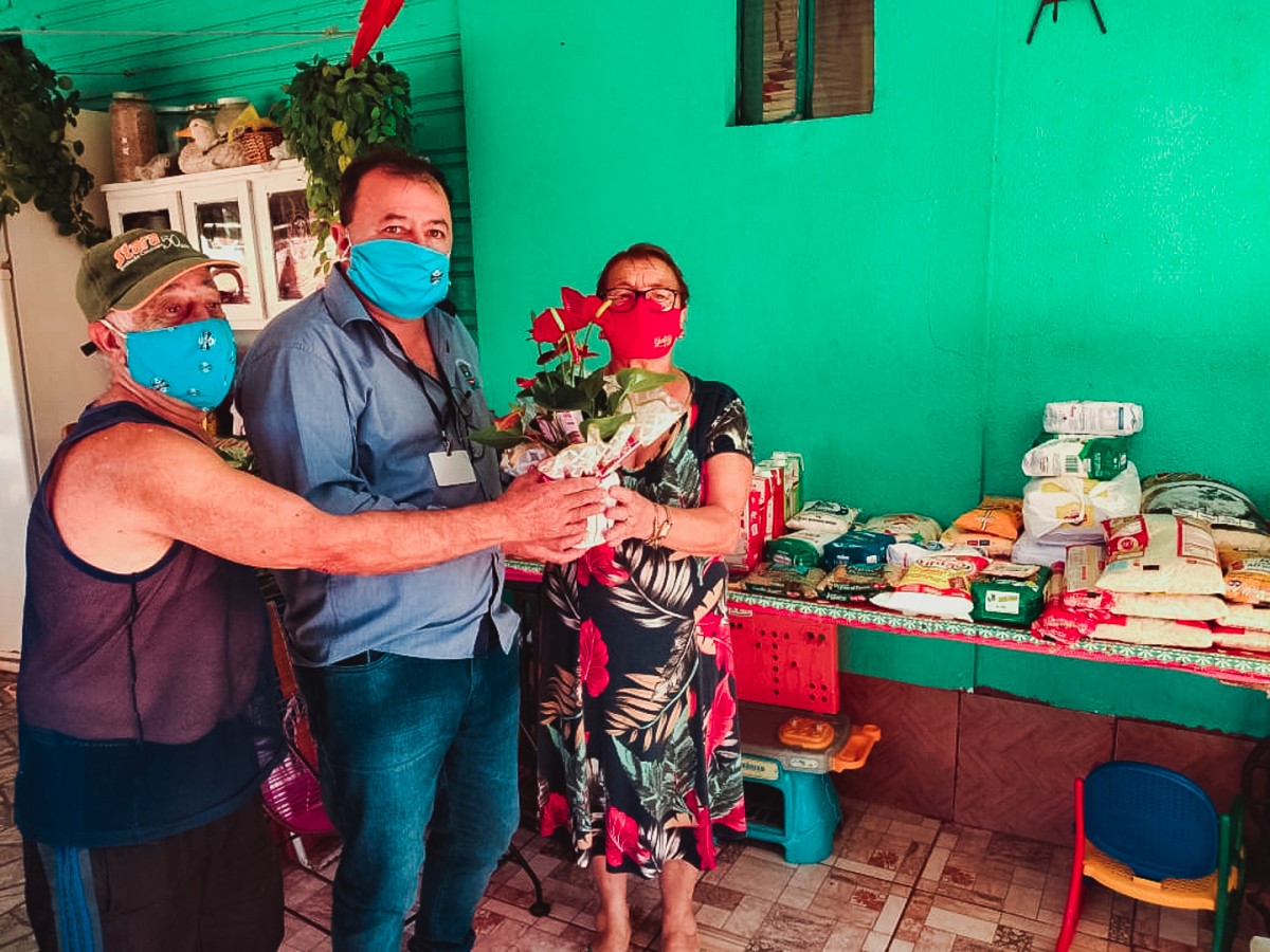 Munícipe realiza aniversário solidário diferente e arrecada 78kg de alimento para doação