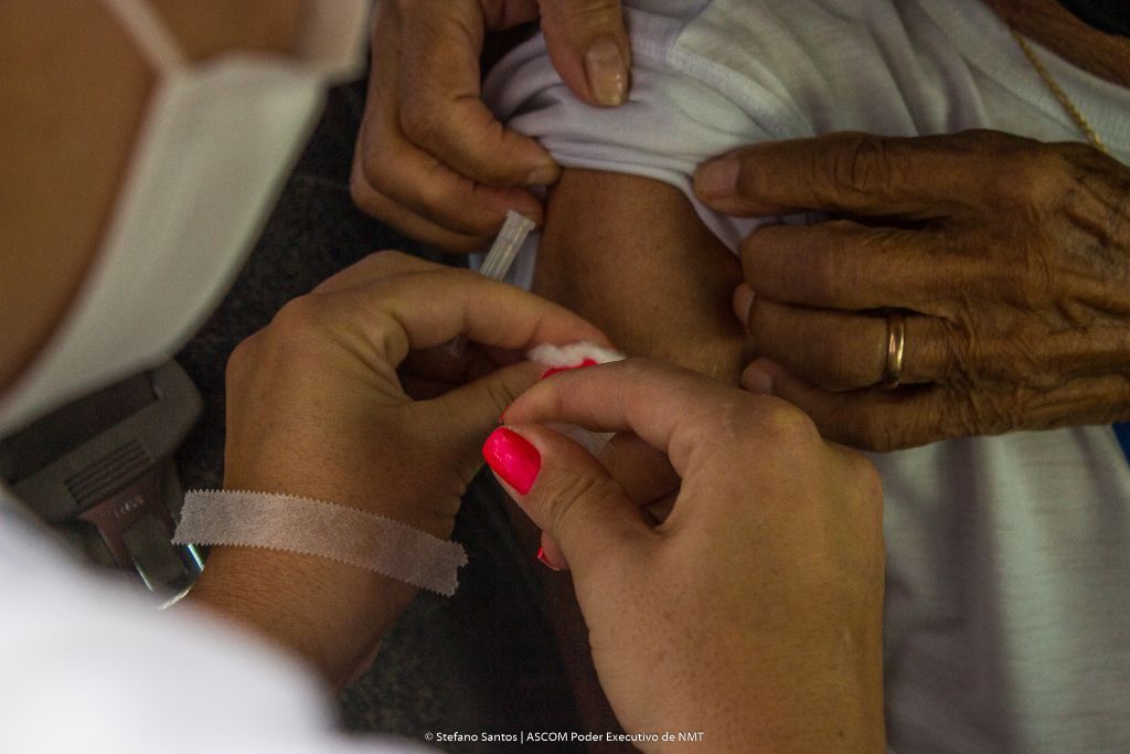 Quinta-feira terá vacinação contra a covid-19 para Comunidade Geral de 33 anos ou mais.